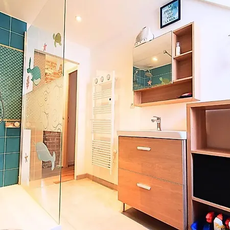 Spacious Cocoon Near The Sea Apartment *