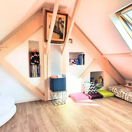 Spacious Cocoon Near The Sea